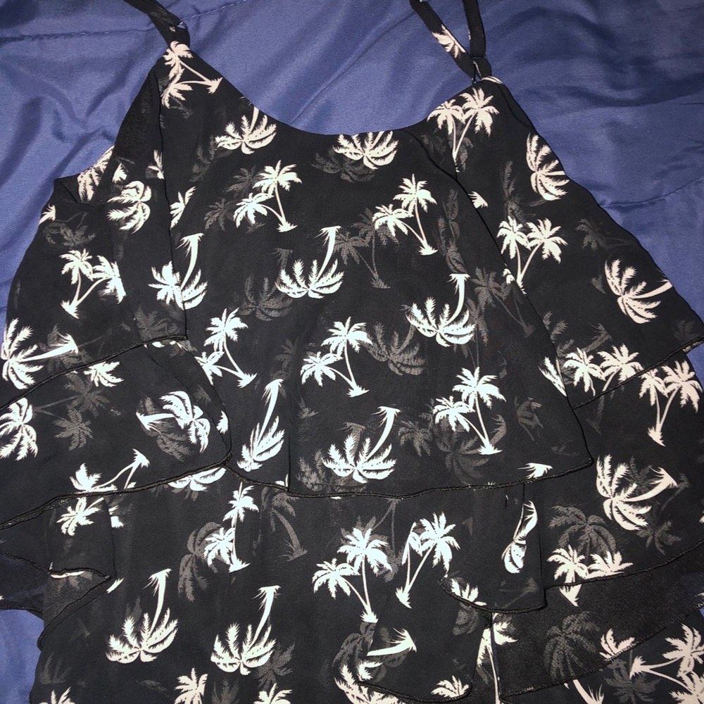 Cute flowy palm tree top